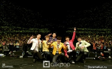2PM празднуют день рождения Чунхо на концерте в Нагое