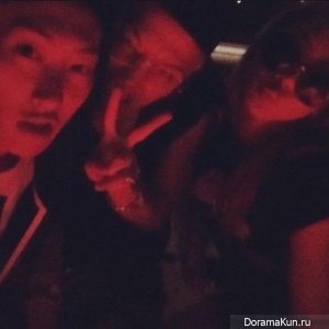 G-Dragon празднует свой день рождения с близкими друзьями