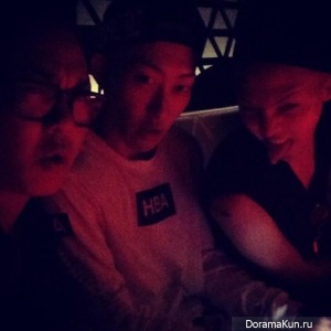 G-Dragon празднует свой день рождения с близкими друзьями