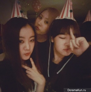 Лим, Енни, Сонми и Пак Джи Мин посетили вечеринку в честь дня рождения Юбин