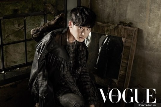 Дерзкий Ли Чон Сок на страницах Vogue Korea