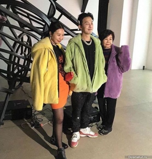 G-Dragon with family