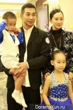 Vincent Zhao with family