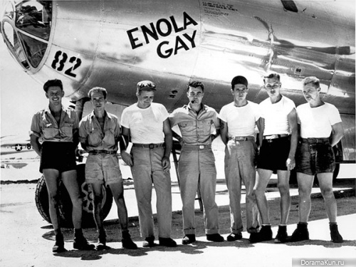 Экипаж Enola Gay, сбросивший бомбу