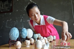 Carving eggshells