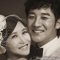 Uhm Tae Woong with his wife