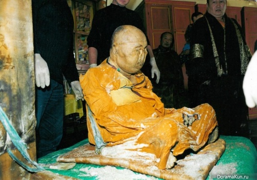 Chinese mummy in the statue