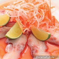 Warm sashimi of sea bass with daikon