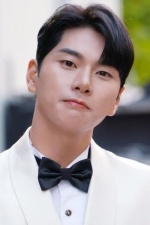 Lee Yi Kyung