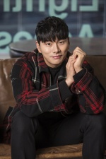 Lee Yi Kyung