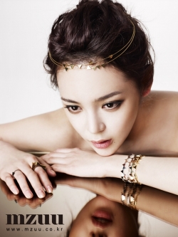 Park Si Yeon для MZUU Jewelry Ad Campaign