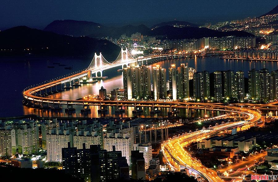 Время в корее пусан. Пусан Южная Корея. Сеул Южная Корея Пусан. Город Пусан Южная Корея. Пусан мост Кванан.