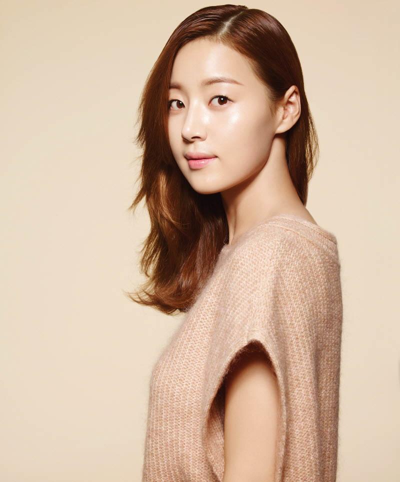 Index of /users/7581/2014/H/Han-Ji-Hye/InStyle-October-2014.